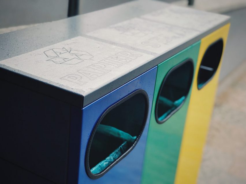 Pomocou triedenia odpadu dokážeme zlepšiť životné prostredie. Nové smetné nádoby v meste sú osadené