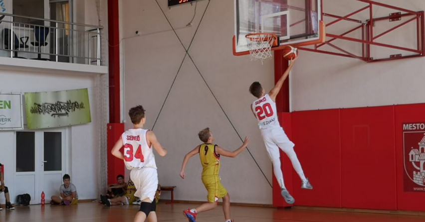 Tentokrát sa basketbalový klub Lokomotíva Sereď zúčastnil ligového turnaja v Bratislave. Ako dopadli naši hráči?