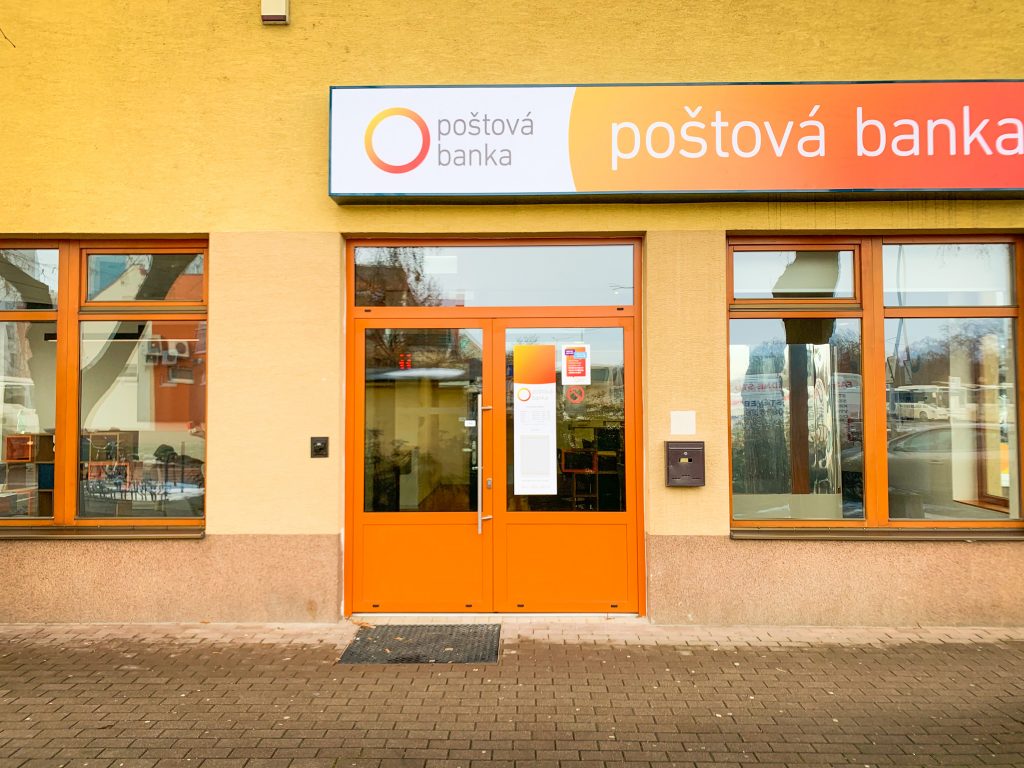 Nová pobočka Poštovej banky sa v Seredi otvorí už o niekoľko dní. Financie Slovákov spravujú takmer 30 rokov - Seredsity.sk