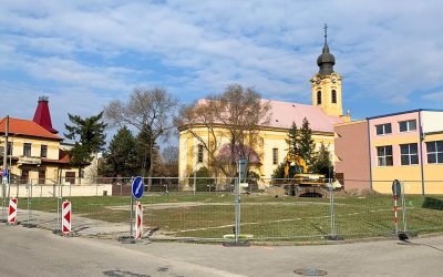 V Seredi sa začala výstavba nového parkoviska pre osobné motorové vozidlá na križovatke ulíc Kostolná a Vinárska