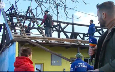 Zábavná pyrotechnika spôsobila závažný požiar rodinného domu v obci Šoporňa. Majitelia museli z domu doslova utiecť