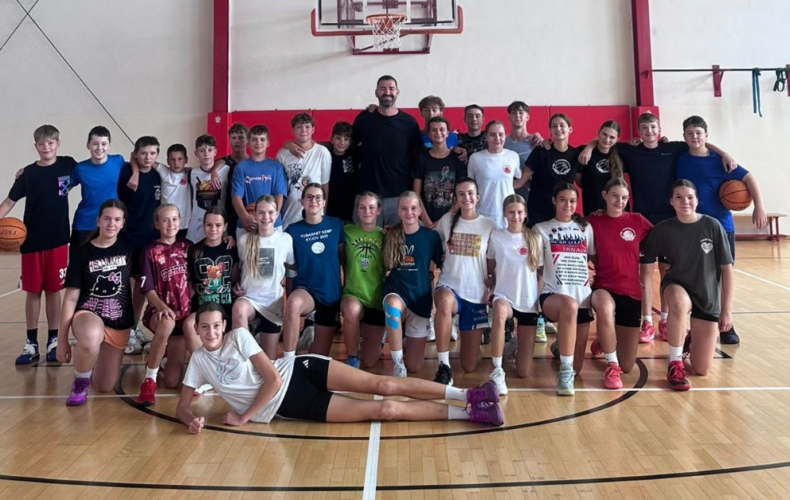 Druhý turnus LokoSereď kempu privítal starších basketbalistov aj legendu Rada Rančíka