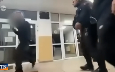 Incident v Galante vyšetruje inšpekcia. Policajt mal podľa videa udrieť tínedžera