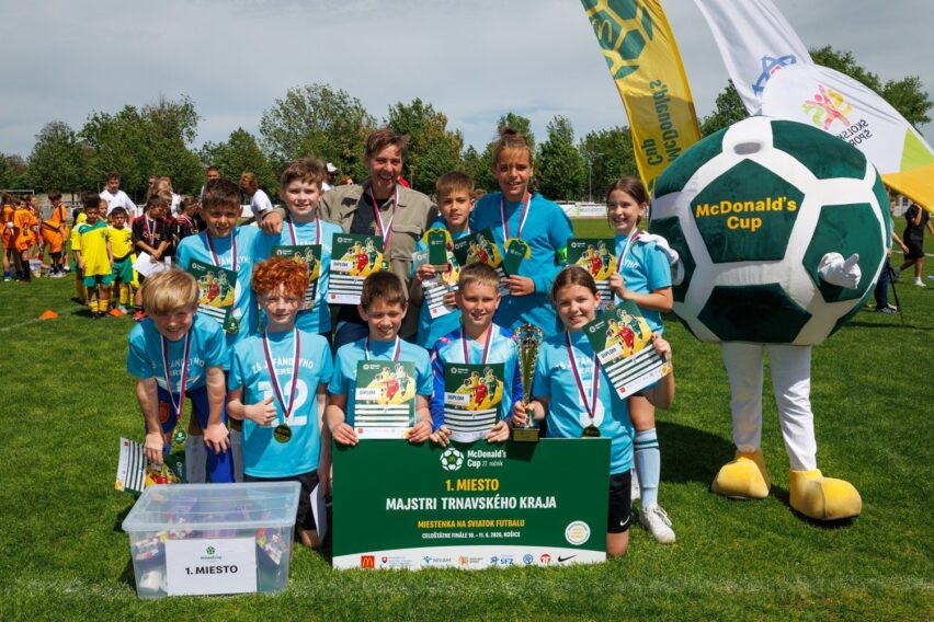 Malí futbalisti a futbalisky zo Serede získali titul Majstra kraja a mieria na Majstrovstvá Slovenska