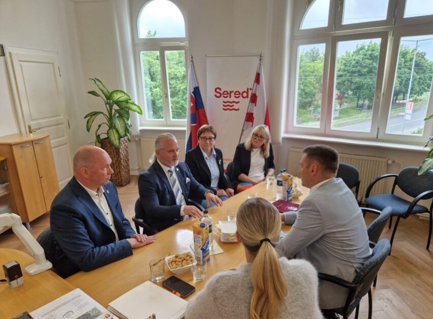 Minister Taraba ohlásil v Seredi významnú investíciu do projektu zavedenia množstvového zberu komunálneho odpadu