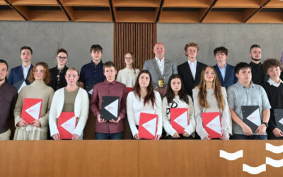 Mládežnícky parlament v Seredi má za sebou ustanovujúce zasadnutie. Mladí ľudia tak oficiálne začínajú svoju činnosť v novom poradnom orgáne mestského zastupiteľstva