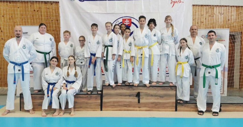Seredskí taekwondisti z klubu TKD Sereď zažiarili na Slovenskom pohári v Šuranoch. Domov si odniesli zlaté, strieborné aj bronzové medaily